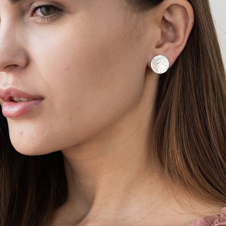 Срібні сережки-пусети "Сонячні зайчики" 122600 від ювелірного магазину Онікс