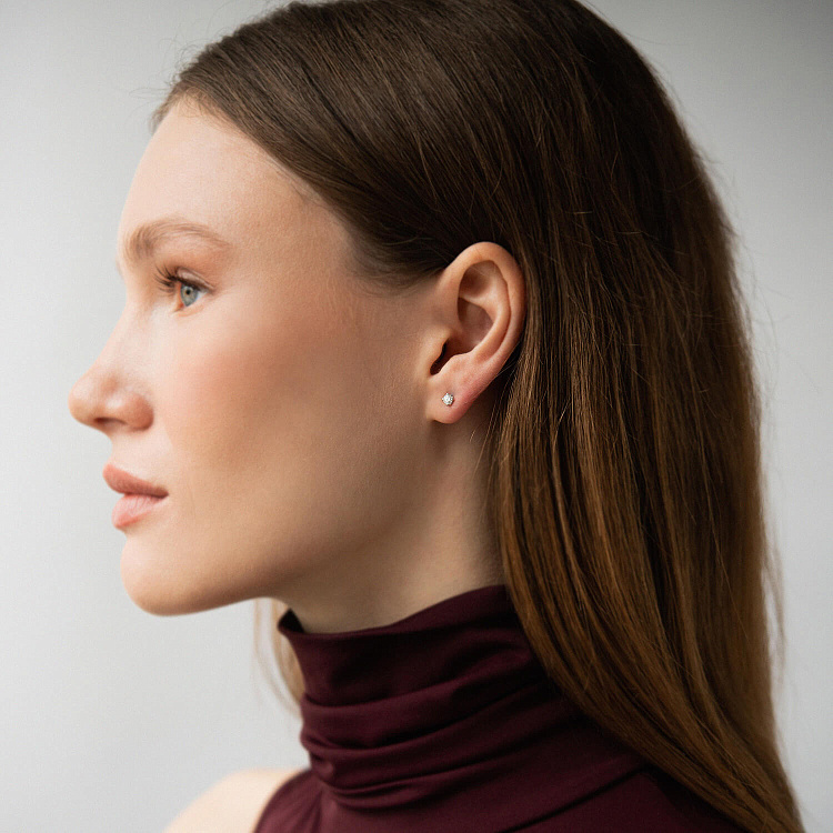 Золотые серьги - пусеты с бриллиантами сб0645у от ювелирного магазина Оникс - 1