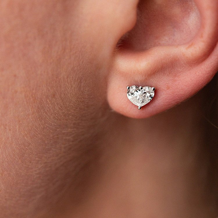 Золотые серьги - пусеты "Сердечки" с бриллиантами сб0404nl от ювелирного магазина Оникс