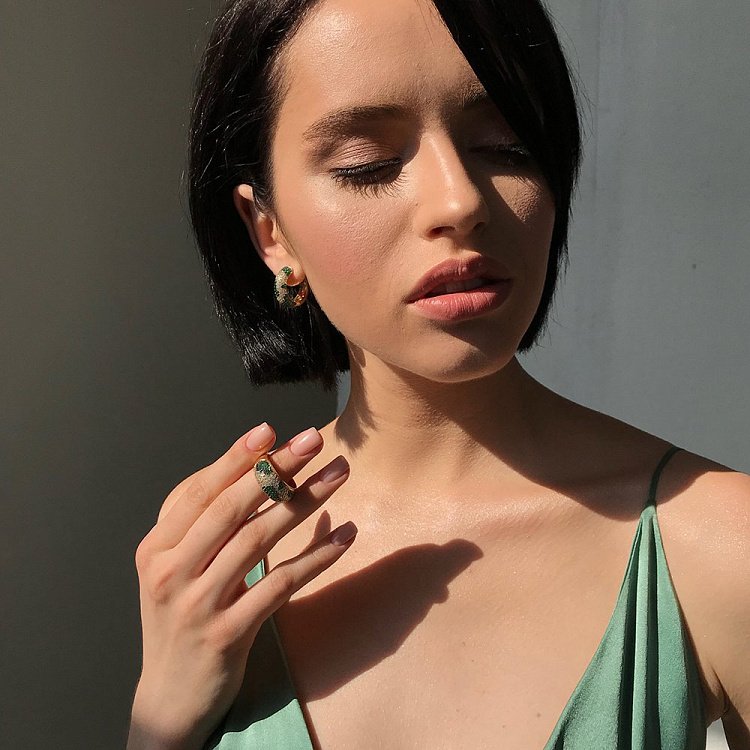 Золота каблучка "Мозаїка" з фіанітами к06022 від ювелірного магазину Онікс - 2