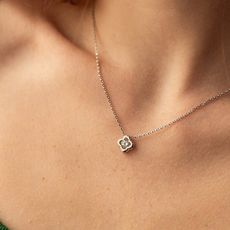 Серебряное колье "Клевер" (белый фианит) 181058 от ювелирного магазина Оникс - 5