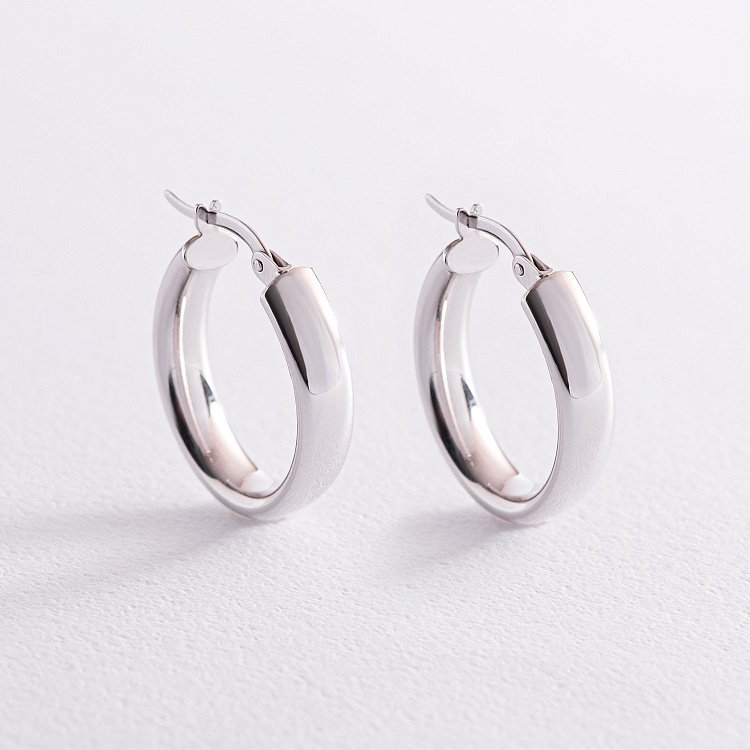 Овальные серьги в белом золоте с07857 от ювелирного магазина Оникс