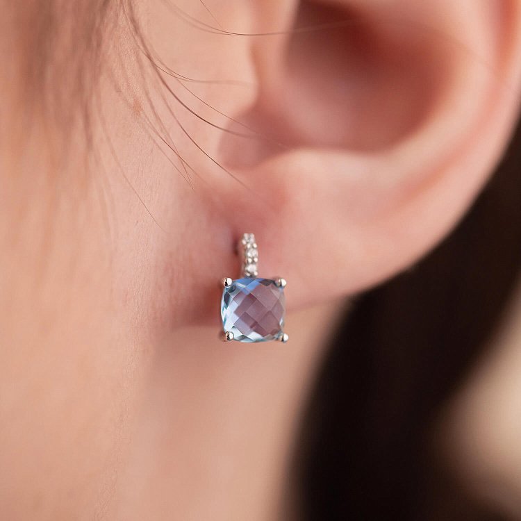 Золоті сережки - пусети з фіанітами і блакитними топазами с08303 від ювелірного магазину Онікс - 3