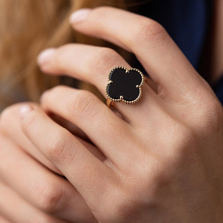 Золотое кольцо "Клевер" с ониксом к07151 от ювелирного магазина Оникс - 3