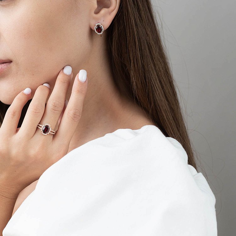 Золотые серьги с пиропом (гранатом) и фианитами с04191 от ювелирного магазина Оникс - 1