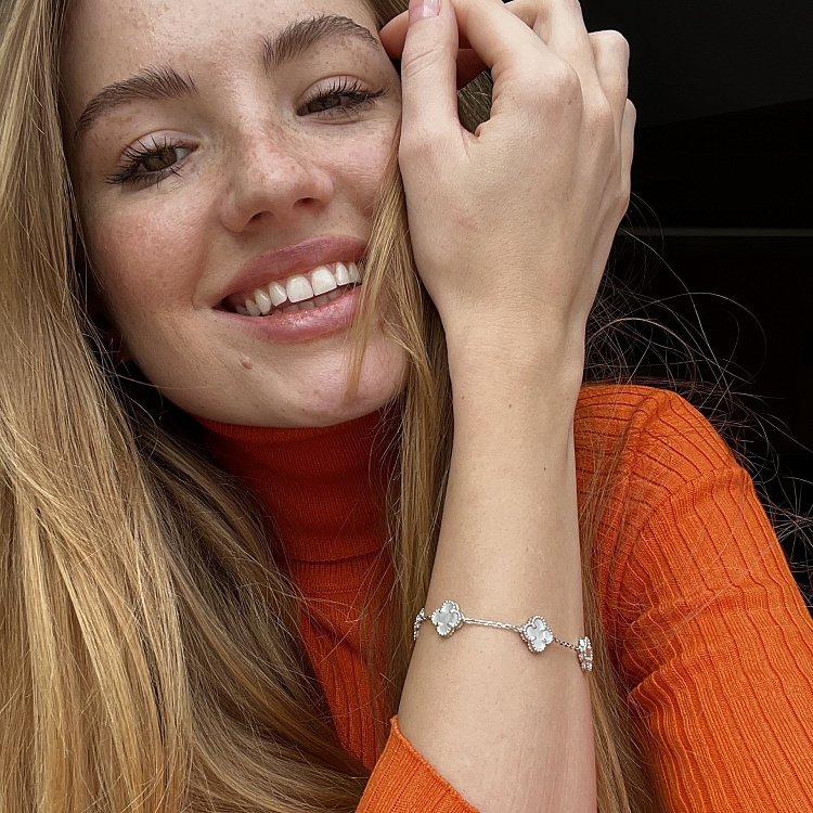 Срібний браслет "Конюшина" з перламутром 141779 від ювелірного магазину Онікс - 5