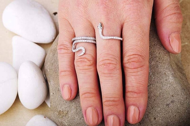 Каблучка "Змія" (фіаніти, родій) 111280 від ювелірного магазину Онікс - 3