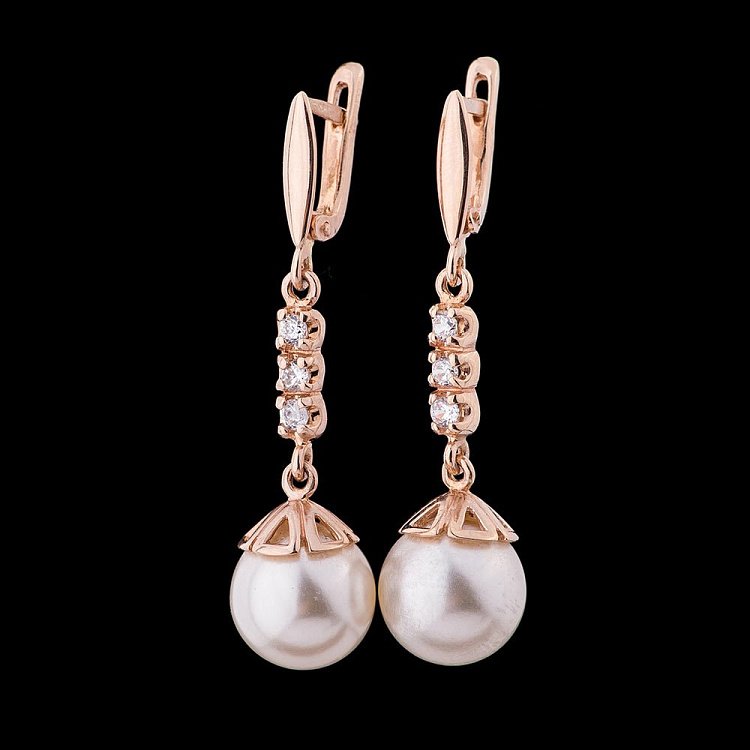 Золотые серьги с жемчугом и фианитами с02626 от ювелирного магазина Оникс - 1