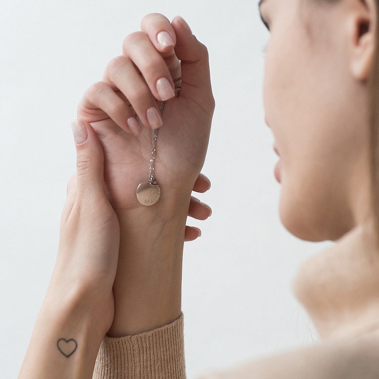 Серебряное колье с гравировкой "Маленькая любовь" 18976 от ювелирного магазина Оникс - 4