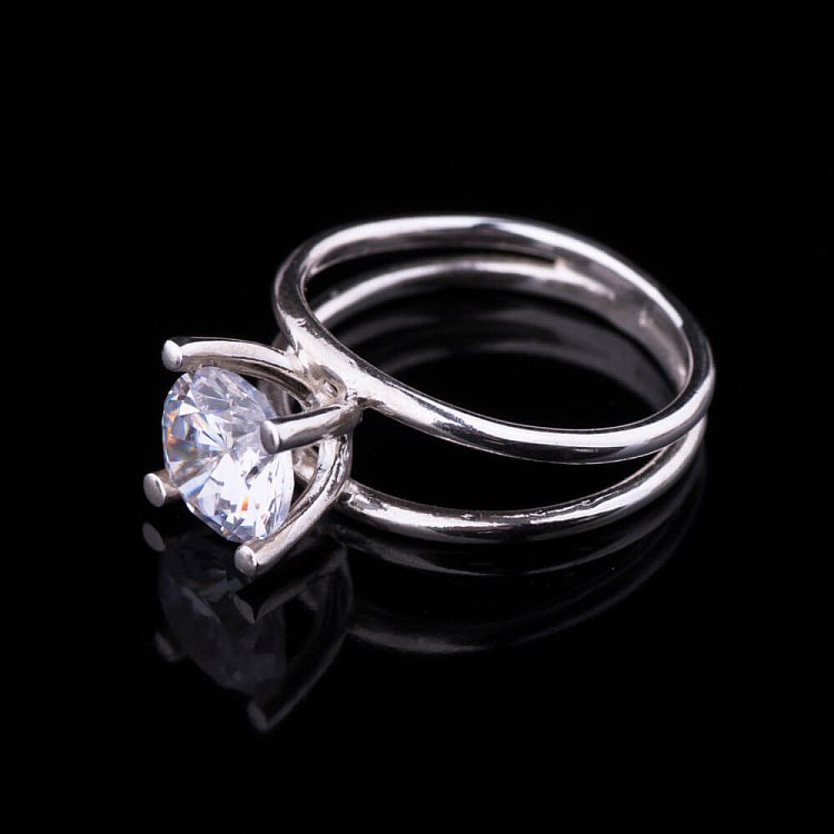 Кольцо с фианитом 11303 от ювелирного магазина Оникс - 2