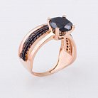 Золотое кольцо с черными фианитами к04758 от ювелирного магазина Оникс - 1