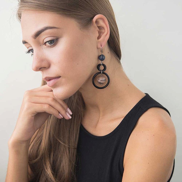 Серьги с кианитом и лунным камнем 229с24 Серьги с кианитом и лунным камнем 229с24 от ювелирного магазина Оникс