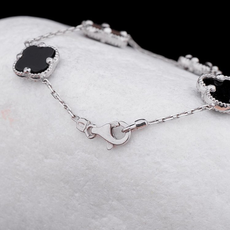 Браслет "Конюшина" з оніксом (родій) 14819 від ювелірного магазину Онікс - 2