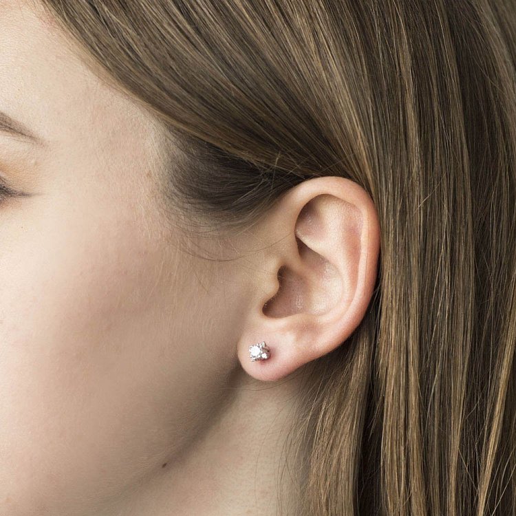 Срібні сережки-пусети з фіанітами 121863 від ювелірного магазину Онікс - 3