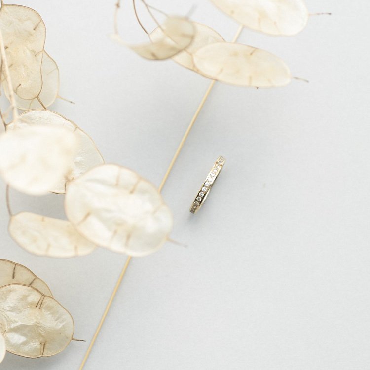 Золотое женское кольцо с фианитами к02952 от ювелирного магазина Оникс - 4