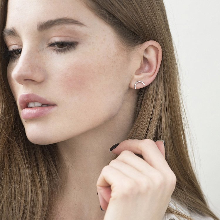 Серьги - пусеты "Дуга" в белом золоте с07076 от ювелирного магазина Оникс - 6