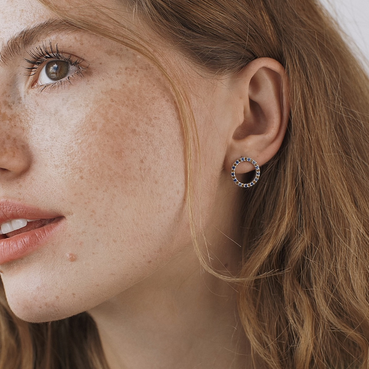 Серебряные серьги - пусеты с фианитами 064590 от ювелирного магазина Оникс - 2