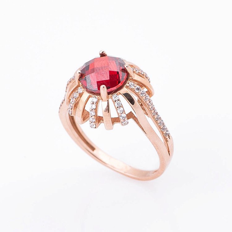 Золотое кольцо с фианитом к04440 от ювелирного магазина Оникс