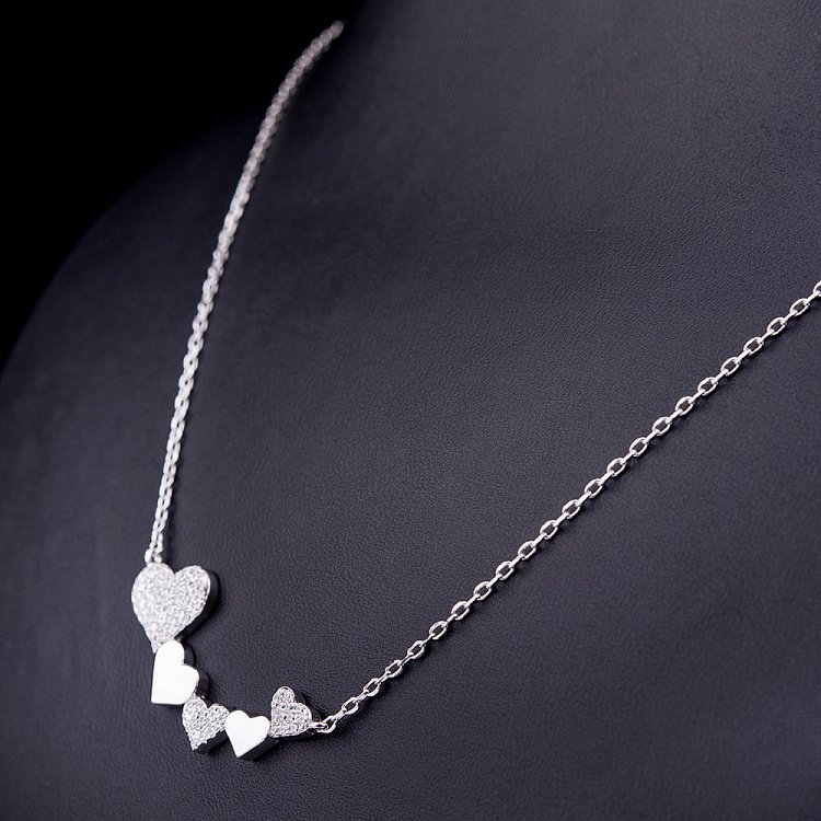 Серебряное колье "Сердечки" с фианитами 18208 от ювелирного магазина Оникс
