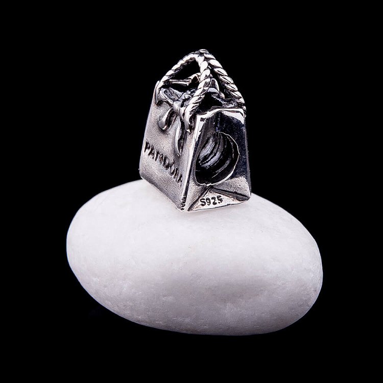 Серебряный шарм "Сумочка" 132210 от ювелирного магазина Оникс - 1