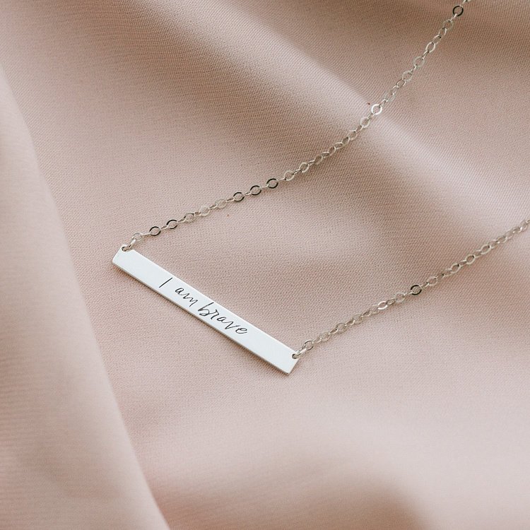 Серебряное колье с гравировкой "Смелость" 18978см от ювелирного магазина Оникс - 4