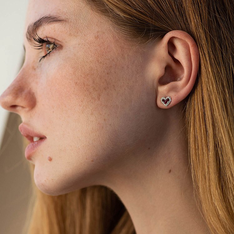 Золоті сережки - пусети "Сердечки" (діаманти, рубіни) сб0524cha від ювелірного магазину Онікс - 1