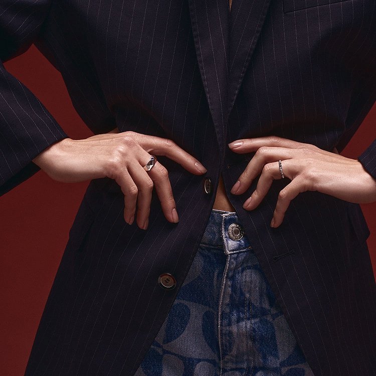 Кольцо "Совершенство" в белом золоте к07996 от ювелирного магазина Оникс - 1