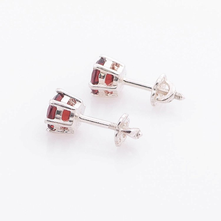 Срібні сережки-пусети з піропом (гранатом) 6 мм 121976 від ювелірного магазину Онікс - 2