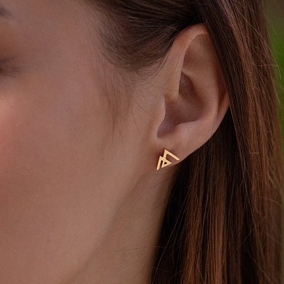 Серьги - пусеты "Горы" в желтом золоте с07574