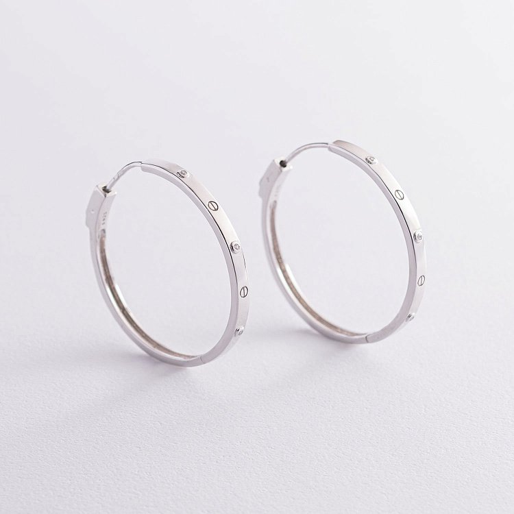 Срібні сережки - кільця "Love" з фіанітами 123028 від ювелірного магазину Онікс