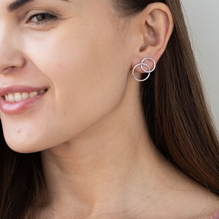 Срібні сережки - пусети "Перетин кілець" 122584 від ювелірного магазину Онікс - 3