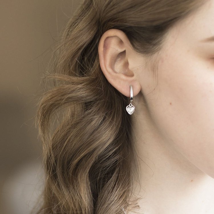 Срібні сережки з сердечками (фіаніт) 122394 від ювелірного магазину Онікс - 2