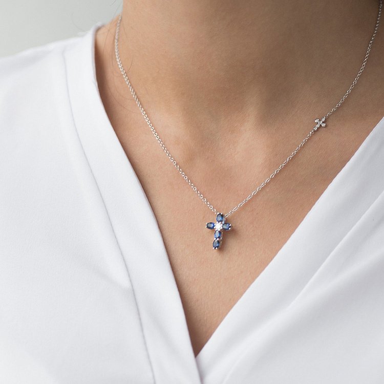 Золоте кольє з хрестиком (сапфіри, діаманти) колб0042lg від ювелірного магазину Онікс - 1