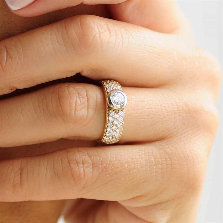 Жіноча каблучка (фіаніти) к01671ж від ювелірного магазину Онікс