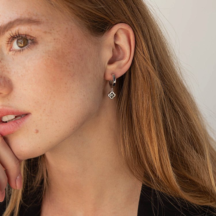 Срібні сережки - кільця "Конюшина" (чорні фіаніти) OR124010ч від ювелірного магазину Онікс - 4