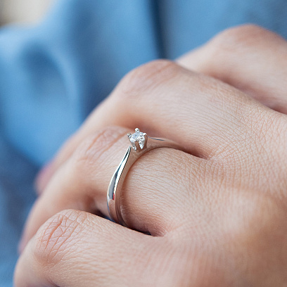 Заручальна срібна каблучка з фіанітом 1703 №2