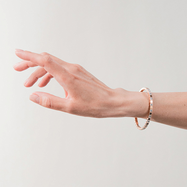 Жорсткий золотий браслет "Кубики" (фіаніти) б05615 від ювелірного магазину Онікс - 1