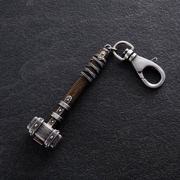 Серебряный брелок "Молот викинга" с эбеном 1116 от ювелирного магазина Оникс - 21