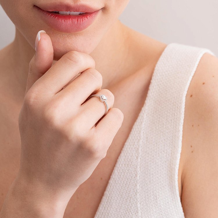 Помолвочное золотое кольцо "Сердечко" с бриллиантами 25301121 от ювелирного магазина Оникс - 4