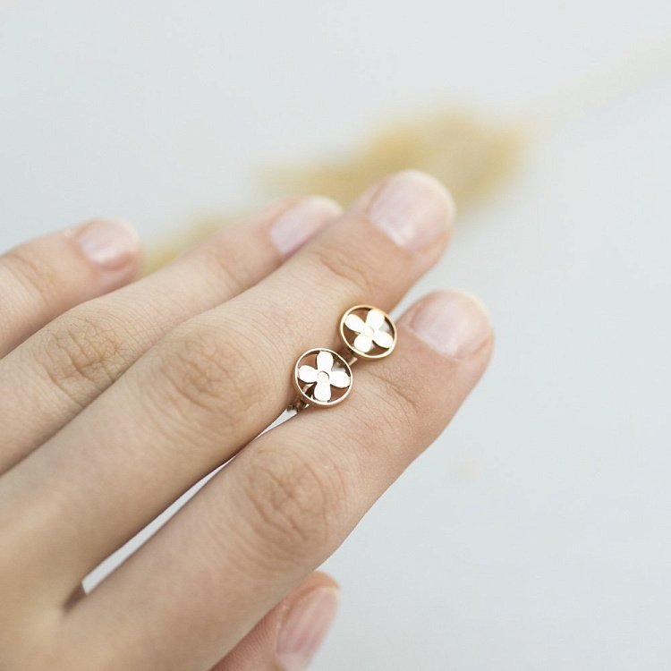 Золоті сережки-пусети "Конюшина" с231 від ювелірного магазину Онікс - 4