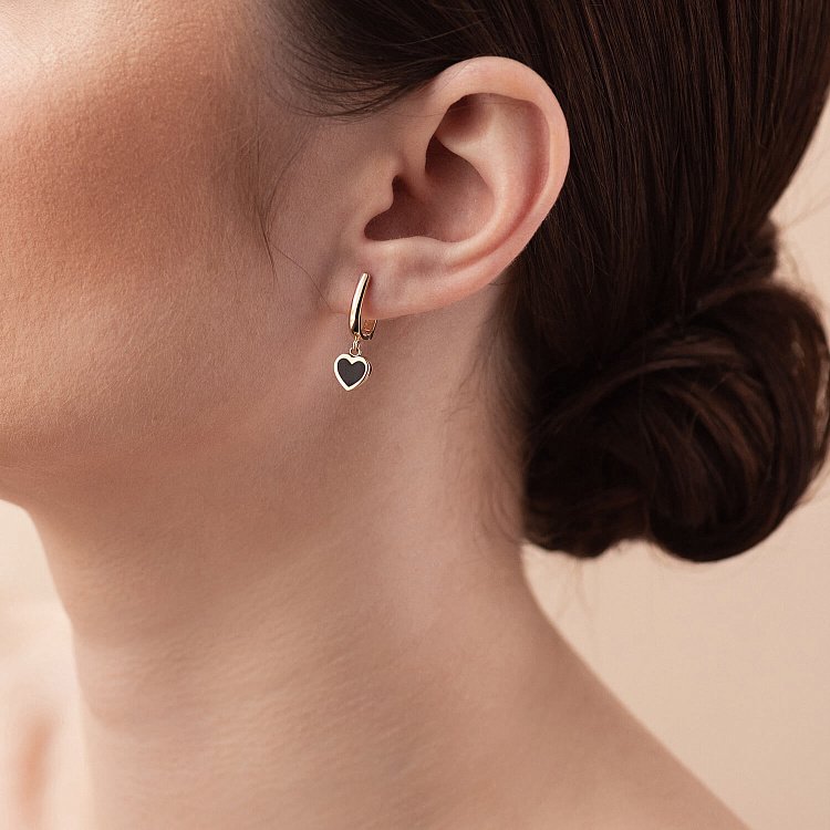 Серьги "Сердечки" в желтом золоте (эмаль) с08339 - 1 Серьги "Сердечки" в желтом золоте (эмаль) с08339 от ювелирного магазина Оникс - 1