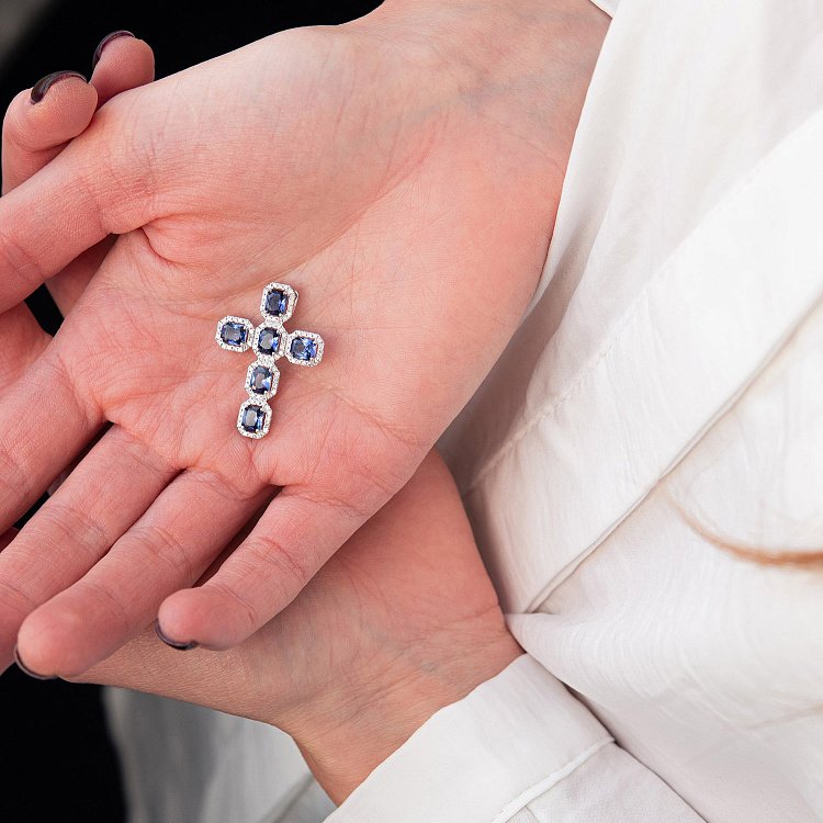 Золотий хрестик з діамантами і сапфірами пб0270nl від ювелірного магазину Онікс - 1