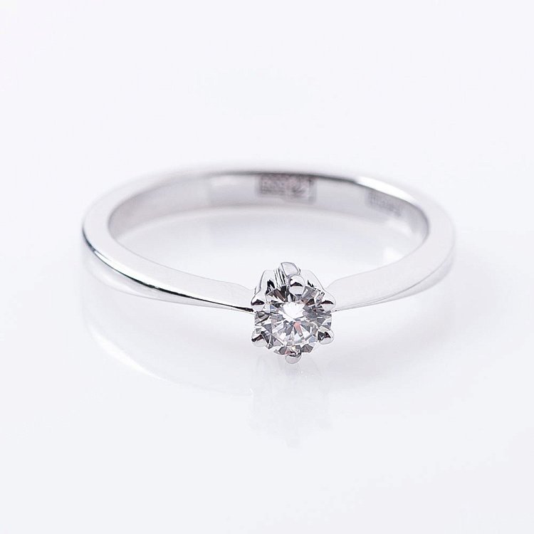 Золота заручальна каблучка з діамантом р0462б від ювелірного магазину Онікс