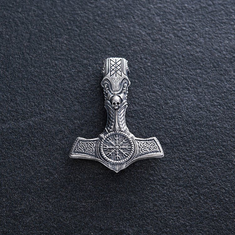 Серебряный кулон - молот "Шлем Ужаса с черепом" 7043 от ювелирного магазина Оникс