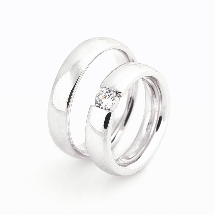 Золота обручка з фіанітом обр00175 від ювелірного магазину Онікс - 2