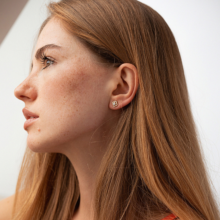 Серьги - пусеты "Клевер" с фианитами (желтое золото) с09176 от ювелирного магазина Оникс - 5