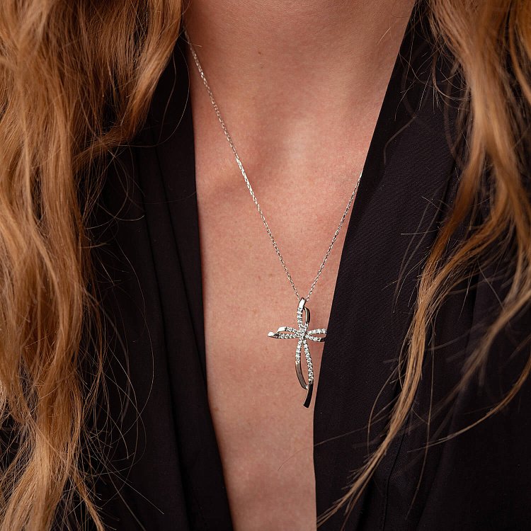 Золотий хрестик з діамантами п210А1 - 3 Золотий хрестик з діамантами п210А1 від ювелірного магазину Онікс - 3