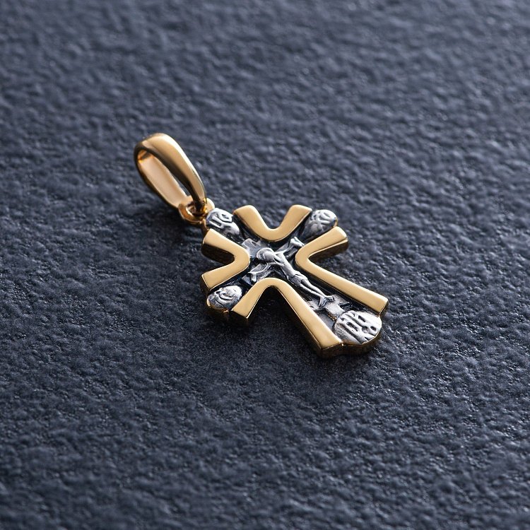 Серебряный детский крестик "Распятие. Спаси и Сохрани" с позолотой 131803 от ювелирного магазина Оникс