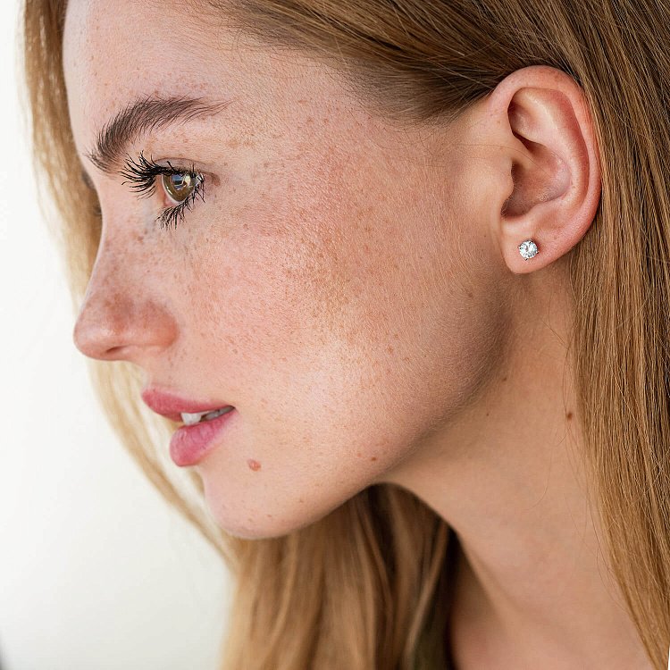 Золотые серьги-пусеты с фианитами с06233 от ювелирного магазина Оникс - 2