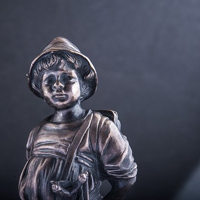 Срібна фігура ручної роботи "Хлопчик з собакою" сер00002 №2